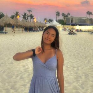 Meet your Posher, Claire